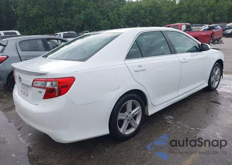 2013 Toyota Camry Se z USA, uszkodzony, nr VIN 4T1BF1FK3DU256262